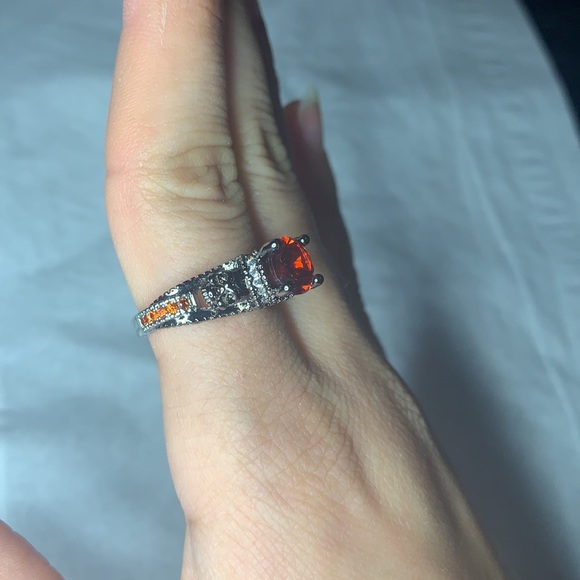 Skull ring with red white diamonds silver black red engagement unisex never used - Picture 6 of 8